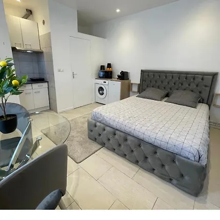 Le Falcon Proche De Aeroport Et Parc Exposition * Ле-Бурже